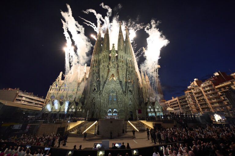 El Papa León XIV hace brillar la Sagrada Familia
